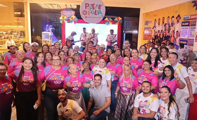Imagem 1 - A Prefeitura de Grossos promoveu nesta sexta e sábado o Esquenta do Carnaval na praça de alimentação do Partage Shopping Mossoró. O evento contou com a presença da prefeita Cinthia Sonale, de artistas grossenses e a participação especial de uma banda de frevo e da animação contagiante do Grupo Reviver, que encantou o público presente. O Carnaval de Grossos começa na próxima sexta-feira (28) e só termina no dia 5 com a “Quarta de Mel”. Com uma infraestrutura ampliada e medidas de segurança reforçadas, a expectativa é que o carnaval grossense atraia visitantes de toda a região, consolidando-se como um dos principais destinos da folia no RN. Imagem 1 - A Prefeitura de Grossos promoveu nesta sexta e sábado o Esquenta do Carnaval na praça de alimentação do Partage Shopping Mossoró. O evento contou com a presença da prefeita Cinthia Sonale, de artistas grossenses e a participação especial de uma banda de frevo e da animação contagiante do Grupo Reviver, que encantou o público presente. O Carnaval de Grossos começa na próxima sexta-feira (28) e só termina no dia 5 com a “Quarta de Mel”. Com uma infraestrutura ampliada e medidas de segurança reforçadas, a expectativa é que o carnaval grossense atraia visitantes de toda a região, consolidando-se como um dos principais destinos da folia no RN.