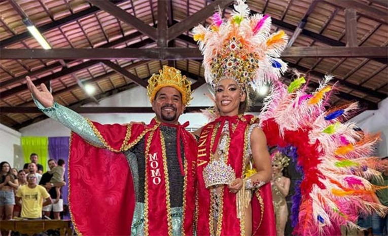 Imagem 1 - Buiú Noronha e Raytacia Sabrina foram eleitos Rei Momo e Rainha do Carnaval durante um concurso realizado neste sábado (22) em Apodi. A escolha foi marcada por apresentações que exaltaram a cultura e a tradição do evento. O prefeito Luiz Sabino informou que toda estrutura de palco, camarotes, segurança e saúde, já estão sendo montadas para receber o maior público da história dos carnavais do município. A abertura oficial do carnaval de Apodi acontece na sexta-feira (28), com Xand Avião, Jonas Esticado e Banda Inala. No sábado (1º), o trio elétrico traz Lambasaia, seguidos de Natanzinho Lima, Wiu, Marcynho Sensação, e Dário Villa. Imagem 1 - Buiú Noronha e Raytacia Sabrina foram eleitos Rei Momo e Rainha do Carnaval durante um concurso realizado neste sábado (22) em Apodi. A escolha foi marcada por apresentações que exaltaram a cultura e a tradição do evento. O prefeito Luiz Sabino informou que toda estrutura de palco, camarotes, segurança e saúde, já estão sendo montadas para receber o maior público da história dos carnavais do município. A abertura oficial do carnaval de Apodi acontece na sexta-feira (28), com Xand Avião, Jonas Esticado e Banda Inala. No sábado (1º), o trio elétrico traz Lambasaia, seguidos de Natanzinho Lima, Wiu, Marcynho Sensação, e Dário Villa.