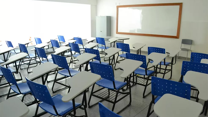 Imagem 1 - A paralisação das atividades foi decidida em assembleia nesta terça-feira (25), após os servidores descartarem uma proposta do governo que previa pagar o reajuste salarial de 6,27% de forma escalonada, sendo 3% a partir da folha de abril e 3,25% a partir da folha de dezembro. A categoria exige a aplicação do reajuste de forma integral. Imagem 1 - A paralisação das atividades foi decidida em assembleia nesta terça-feira (25), após os servidores descartarem uma proposta do governo que previa pagar o reajuste salarial de 6,27% de forma escalonada, sendo 3% a partir da folha de abril e 3,25% a partir da folha de dezembro. A categoria exige a aplicação do reajuste de forma integral.