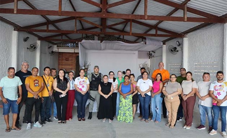 Imagem 1 -  Durante a reunião, foi apresentado toda a estrutura montada para o evento, com destaque para o percurso do arrastão que, este ano, será fechado para garantir mais segurança e tranquilidade durante a festa. Na segurança, serão mais 70 policias atuando durante os cinco dias de folia, além de segurança privada. A festa contará ainda com plantão de saúde, com equipe medica completa e apoio do SAMU Litoral. A Prefeitura de Grossos reforça que todas as medidas foram pensadas para garantir a segurança dos participantes. 
