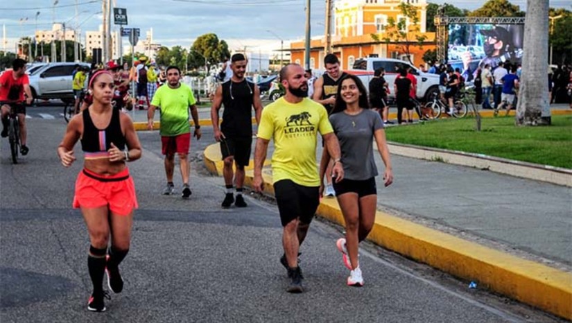 Imagem 1 - A partir das 16h do domingo, as ruas que dão acesso à avenida Rio Branco, entre as ruas Nísia Floresta e Augusto Severo, serão interditadas para tráfego de veículos. Até 19 horas, apenas pedestres e ciclistas poderão circular no referido trecho para a prática de atividades físicas e de lazer. O programa “Viva Rio Branco” é uma promoção da Prefeitura de Mossoró, através da Secretaria Municipal de Esporte e Lazer (Sesporte), e conta com parceria da Secretaria Municipal de Saúde (SMS) e Secretaria Municipal de Segurança Pública, Defesa Civil, Mobilidade Urbana e Trânsito (SESDEM), além de instituições públicas e privadas de ensino superior. Imagem 1 - A partir das 16h do domingo, as ruas que dão acesso à avenida Rio Branco, entre as ruas Nísia Floresta e Augusto Severo, serão interditadas para tráfego de veículos. Até 19 horas, apenas pedestres e ciclistas poderão circular no referido trecho para a prática de atividades físicas e de lazer. O programa “Viva Rio Branco” é uma promoção da Prefeitura de Mossoró, através da Secretaria Municipal de Esporte e Lazer (Sesporte), e conta com parceria da Secretaria Municipal de Saúde (SMS) e Secretaria Municipal de Segurança Pública, Defesa Civil, Mobilidade Urbana e Trânsito (SESDEM), além de instituições públicas e privadas de ensino superior.
