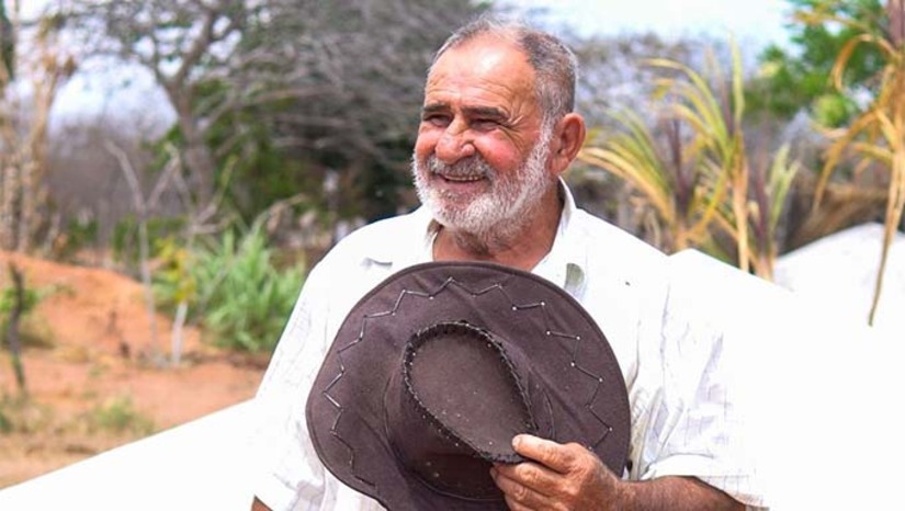 Imagem 1 -  Nesta edição, estão sendo contempladas com o programa, 150 famílias, cada uma recebendo uma parcela única no valor de R$ 1.200,00. A Prefeitura de Areia Branca também apoia os agricultores familiares por meio do “Corte de Terra”, que já está em andamento. Nos próximos dias, todos os 14 povoados e assentamentos da zona rural receberão o programa, que beneficiará mais de 400 famílias com mais de 6 mil litros de óleo diesel distribuídos.