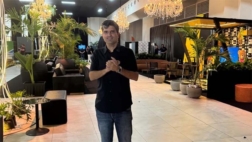 Imagem 1 - O evento acontece no Requinte Buffet das 18 às 22h, terá entrada gratuita. As empresas na área da construção civil que estarão com estandes no evento, vão oferecer seus produtos com condições especiais de preço e pagamento."Quem está procurando uma ótima oportunidade para comprar sua casa, lote ou apartamento, visite a ConstruSind e confira todas as promoções que preparamos", garante Pedro Escóssia, presidente do Sinduscon Oeste. Imagem 1 - O evento acontece no Requinte Buffet das 18 às 22h, terá entrada gratuita. As empresas na área da construção civil que estarão com estandes no evento, vão oferecer seus produtos com condições especiais de preço e pagamento."Quem está procurando uma ótima oportunidade para comprar sua casa, lote ou apartamento, visite a ConstruSind e confira todas as promoções que preparamos", garante Pedro Escóssia, presidente do Sinduscon Oeste.