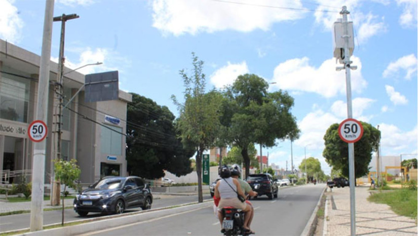 Imagem 1 -  Os acidentes lotam as enfermarias ortopédicas do Hospital Regional Tarcísio Maia e das Upas. Diante deste cenário, a partir do dia 1º de abril, a Secretaria de Segurança, Defesa Civil e Mobilidade Urbana e Trânsito coloca em funcionamento os novos radares, redutores de velocidade e videomonitoramento em pontos estratégicos de Mossoró-RN. Veja listas de ruas que serão monitoradas!