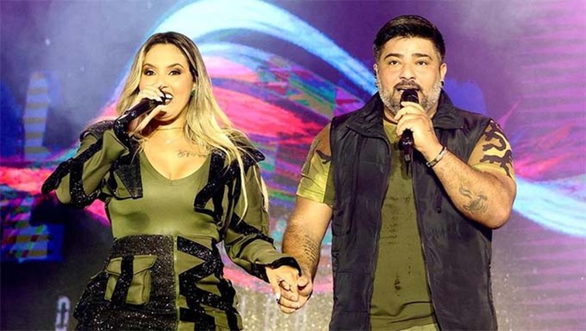 Imagem 1 - A festa, que já se tornou tradição na cidade, é um presente para todas as mães grossenses, que são expressão de amor na vida de cada família. A programação musical foi pensada para agradar a todos os gostos, com a banda Seu Desejo e a cantora Kalídia Santos. Além dos shows, a Prefeitura preparou um festival de prêmios para as mães, com diversos brindes e surpresas que serão distribuídos durante a programação. Imagem 1 - A festa, que já se tornou tradição na cidade, é um presente para todas as mães grossenses, que são expressão de amor na vida de cada família. A programação musical foi pensada para agradar a todos os gostos, com a banda Seu Desejo e a cantora Kalídia Santos. Além dos shows, a Prefeitura preparou um festival de prêmios para as mães, com diversos brindes e surpresas que serão distribuídos durante a programação.