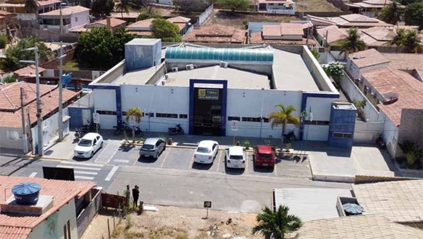 Imagem 1 - Além dos salários, os servidores efetivos que fazem aniversário no mês de março receberão o décimo terceiro salário. Os professores municipais também receberão o terço de férias. Nas suas redes sociais, a prefeita Lidiane Marques fez o anuncio da antecipação. "Minha gente, olha só que notícia boa para esta sexta-feira: o mês ainda nem acabou e já tem salário na conta. É economia aquecida, servidor cada vez mais respeitado, valorizado e Tibau avançando sempre". Imagem 1 - Além dos salários, os servidores efetivos que fazem aniversário no mês de março receberão o décimo terceiro salário. Os professores municipais também receberão o terço de férias. Nas suas redes sociais, a prefeita Lidiane Marques fez o anuncio da antecipação. "Minha gente, olha só que notícia boa para esta sexta-feira: o mês ainda nem acabou e já tem salário na conta. É economia aquecida, servidor cada vez mais respeitado, valorizado e Tibau avançando sempre".