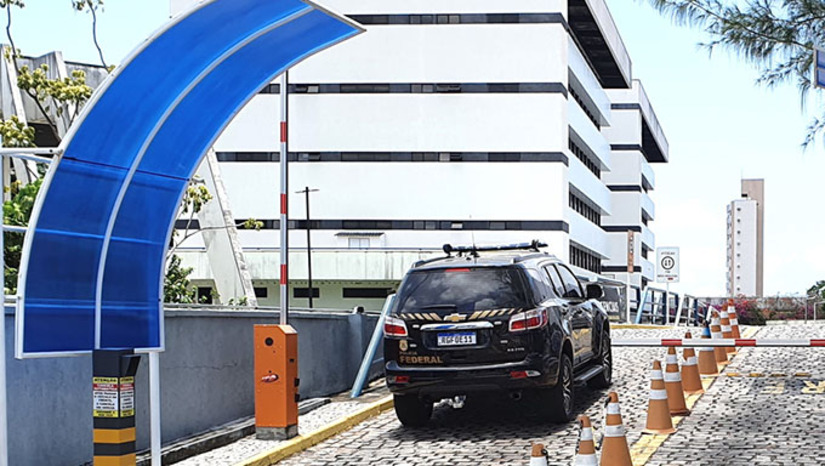 Imagem 1 - Sentenciado em Taquara, no Rio Grande do Sul, o criminoso foi levado ao presídio gaúcho, porém, 2 anos depois, subornou os policiais penais com R$ 50 mil e fugiu. Neste 11 anos de fuga, esteve em Alagas, Santa Catarina, Pernambuco e, por último, em Natal, onde foi localizado e preso. Imagem 1 - Sentenciado em Taquara, no Rio Grande do Sul, o criminoso foi levado ao presídio gaúcho, porém, 2 anos depois, subornou os policiais penais com R$ 50 mil e fugiu. Neste 11 anos de fuga, esteve em Alagas, Santa Catarina, Pernambuco e, por último, em Natal, onde foi localizado e preso.