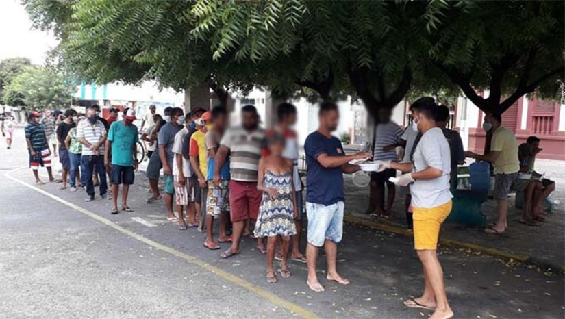 Imagem 1 - A reportagem do Portal Mossoró Hoje conversou com a Secretaria Adjunta de Assistência Social, doutora Morgana Dantas, que explica as ações que a Prefeitura de Mossoró está fazendo para ajudar quem vive nestas condições. De acordo com Morgana, Mossoró possui uma rede de serviços de assistência à população de rua, com forte atuação nos serviços de acolhimento institucional de caráter temporário e reintegrativo. “Cerca de 50% da população de rua de Mossoró são de outras cidades e adjacências e nós fazemos um trabalho com essas população também para que elas e retornem às suas cidades de origem”, declarou Morgana. Imagem 1 - A reportagem do Portal Mossoró Hoje conversou com a Secretaria Adjunta de Assistência Social, doutora Morgana Dantas, que explica as ações que a Prefeitura de Mossoró está fazendo para ajudar quem vive nestas condições. De acordo com Morgana, Mossoró possui uma rede de serviços de assistência à população de rua, com forte atuação nos serviços de acolhimento institucional de caráter temporário e reintegrativo. “Cerca de 50% da população de rua de Mossoró são de outras cidades e adjacências e nós fazemos um trabalho com essas população também para que elas e retornem às suas cidades de origem”, declarou Morgana.