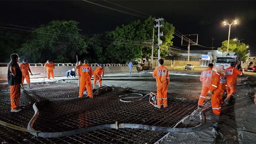Imagem 1 - A obra de duplicação na segunda ponte da Avenida Presidente Dutra conta com trabalhadores nos três turnos do dia. Todos os prazos da obra estão dentro do cronograma traçado pela Prefeitura e em cumprimento rigoroso ao tempo de contrato. A população tem acompanhado de perto a evolução do trabalho que será uma das maiores soluções em mobilidade urbana do município. Imagem 1 - A obra de duplicação na segunda ponte da Avenida Presidente Dutra conta com trabalhadores nos três turnos do dia. Todos os prazos da obra estão dentro do cronograma traçado pela Prefeitura e em cumprimento rigoroso ao tempo de contrato. A população tem acompanhado de perto a evolução do trabalho que será uma das maiores soluções em mobilidade urbana do município.