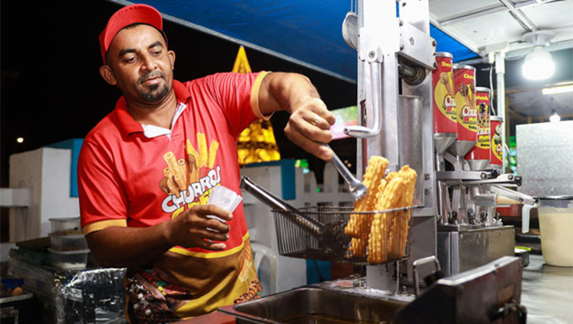 Imagem 1 - O credenciamento para comerciantes que queiram participar dos eventos “Pingo da Mei Dia” e “Boca da Noite” iniciará nesta segunda (7) e vai até o dia 9 de abril. O processo de cadastramento e credenciamento dos pretensos autorizatários terá prioridade para os proprietários dos bens imóveis localizados ao longo do percurso oficial dos eventos. Detalhes, no MH. Foto: Lucas Bulcão Imagem 1 - O credenciamento para comerciantes que queiram participar dos eventos “Pingo da Mei Dia” e “Boca da Noite” iniciará nesta segunda (7) e vai até o dia 9 de abril. O processo de cadastramento e credenciamento dos pretensos autorizatários terá prioridade para os proprietários dos bens imóveis localizados ao longo do percurso oficial dos eventos. Detalhes, no MH. Foto: Lucas Bulcão