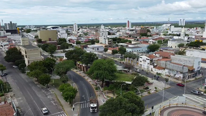 Imagem 1 - Lista é do Serviço de Inteligência da Policia Civil do Rio Grande do Norte que foi enviado ao Ministério da Justiça, com pedido de reforço na segurança para estas cidades. Segundo aponta reportagem do Jornal Tribunal do Norte, neste domingo, dia 6 de abril de 2025, o fato de fazer limite com o Ceará, está em região portuária (Areia Branca), ser rota de centenas de caminhões todos os dias e ter em seu território o Presídio Federal torna Mossoró ponto estratégico para atuação do crime organizado, tanto para o tráfico como para contrabando. Imagem 1 - Lista é do Serviço de Inteligência da Policia Civil do Rio Grande do Norte que foi enviado ao Ministério da Justiça, com pedido de reforço na segurança para estas cidades. Segundo aponta reportagem do Jornal Tribunal do Norte, neste domingo, dia 6 de abril de 2025, o fato de fazer limite com o Ceará, está em região portuária (Areia Branca), ser rota de centenas de caminhões todos os dias e ter em seu território o Presídio Federal torna Mossoró ponto estratégico para atuação do crime organizado, tanto para o tráfico como para contrabando.