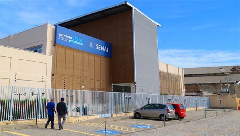 Imagem 1 - Serão mais de 200 vagas em cursos gratuitos de qualificação profissional para pessoas acima de 18 anos e com Ensino Médio completo. Todos os cursos acontecerão no período da tarde na sede do Senai, localizado na rua José Leite, 100, Abolição I. Para mais informações, os interessados devem procurar a Sedint na rua Rui Barbosa, 282, no horário das 7h às 17h. os cursos ofertados são: Ciclo Otto; Operador de Sonda; Almoxarife; Refrigeração; Eletricista de Instalação Predial; Instalador de Sistemas Fotovoltaicos; Assistente de Controle de Qualidade; Gestão de Estoque e Curso de Doces. Imagem 1 - Serão mais de 200 vagas em cursos gratuitos de qualificação profissional para pessoas acima de 18 anos e com Ensino Médio completo. Todos os cursos acontecerão no período da tarde na sede do Senai, localizado na rua José Leite, 100, Abolição I. Para mais informações, os interessados devem procurar a Sedint na rua Rui Barbosa, 282, no horário das 7h às 17h. os cursos ofertados são: Ciclo Otto; Operador de Sonda; Almoxarife; Refrigeração; Eletricista de Instalação Predial; Instalador de Sistemas Fotovoltaicos; Assistente de Controle de Qualidade; Gestão de Estoque e Curso de Doces.