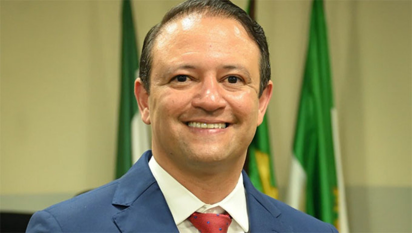 Imagem 1 - Lula Soares foi diagnosticado com dengue hemorrágica e deu entrada no Hospital Wilson Rosado, em Mossoró, neste domingo, dia 27. Na manhã desta segunda-feira, 28, decidiram transferi-lo para um leito de UTI na capital do Estado. Segundo informa a Assessoria de Comunicação da Prefeitura de Assu, o quadro do prefeito é estável. Imagem 1 - Lula Soares foi diagnosticado com dengue hemorrágica e deu entrada no Hospital Wilson Rosado, em Mossoró, neste domingo, dia 27. Na manhã desta segunda-feira, 28, decidiram transferi-lo para um leito de UTI na capital do Estado. Segundo informa a Assessoria de Comunicação da Prefeitura de Assu, o quadro do prefeito é estável.