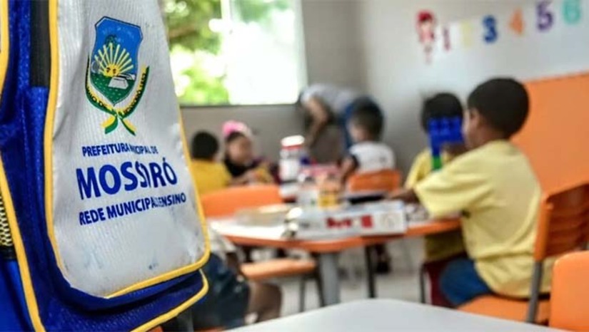 Imagem 1 - A partir desta quarta-feira (30), podem se inscrever no processo seletivo profissionais, com prioridade, graduados em Pedagogia com especialização em Educação Inclusiva ou Educação Especial. A carga horária semanal é de 20h a 40h. A remuneração varia de R$ 800 a R$ 1.600. As inscrições podem ser feitas até o dia 6 de maio através da internet pelo link disponibilizado no site da prefeitura. Imagem 1 - A partir desta quarta-feira (30), podem se inscrever no processo seletivo profissionais, com prioridade, graduados em Pedagogia com especialização em Educação Inclusiva ou Educação Especial. A carga horária semanal é de 20h a 40h. A remuneração varia de R$ 800 a R$ 1.600. As inscrições podem ser feitas até o dia 6 de maio através da internet pelo link disponibilizado no site da prefeitura.