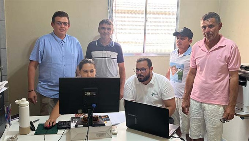 Imagem 1 - A ação é uma parceria entre a Prefeitura de Upanema e a Conab com o objetivo de viabilizar o acesso dos criadores rurais de pequeno porte locais aos estoques de produtos agrícolas sob gestão da companhia, por meio de vendas diretas e a preços compatíveis com os do mercado atacadista local. Imagem 1 - A ação é uma parceria entre a Prefeitura de Upanema e a Conab com o objetivo de viabilizar o acesso dos criadores rurais de pequeno porte locais aos estoques de produtos agrícolas sob gestão da companhia, por meio de vendas diretas e a preços compatíveis com os do mercado atacadista local.