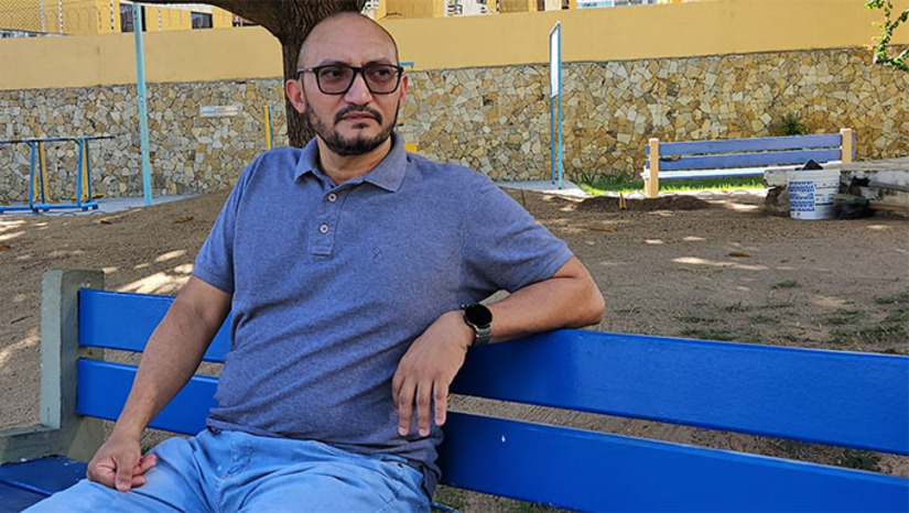 Imagem 1 -  Conversamos com veterinários e alunos que estavam assistindo a aula de Saul Cortez, na UNP e todos afirmaram que em momento algum o cãozinho ficou em parada respiratória. Afirmaram que estava sedado, respirando normalmente, durante a aula de demonstração. A UNP diz que quatro veterinários analisaram o caso e confirmaram que não houve indução a parada respiratória do cãozinho. Ao MH, o professor Saul Cortez reconhece que se expressou errado e que, em função do vídeo divulgado de forma irresponsável, está sendo ameaçado de morte. Constituiu o advogado Darwin Sales para acionar a Justiça contra instituições e pessoas físicas que publicaram o vídeo da aula.