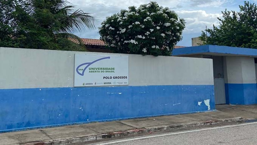 Imagem 1 - O Polo Educa Grossos se destaca como referência na educação a distância e, por isso, sediará dois importantes eventos acadêmicos em 2025: o Interpolos, em agosto, reunindo estudantes de vários polos presenciais, e o Seminário de Ambientação Acadêmica (SAMBA), que marcará o início do semestre letivo e anunciará três novos cursos da UERN no polo. As iniciativas reforçam o papel do polo na qualificação profissional, valorização dos professores e promoção de Grossos no cenário estadual. Imagem 1 - O Polo Educa Grossos se destaca como referência na educação a distância e, por isso, sediará dois importantes eventos acadêmicos em 2025: o Interpolos, em agosto, reunindo estudantes de vários polos presenciais, e o Seminário de Ambientação Acadêmica (SAMBA), que marcará o início do semestre letivo e anunciará três novos cursos da UERN no polo. As iniciativas reforçam o papel do polo na qualificação profissional, valorização dos professores e promoção de Grossos no cenário estadual.