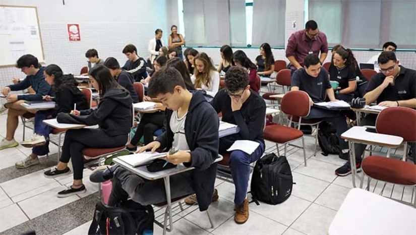 Imagem 1 - As inscrições para o Enem 2025 começam nesta segunda-feira (26) e vão até 6 de junho, exclusivamente pela pagina do Pparticipante. A taxa é de R$ 85, com pagamento até 11 de junho, sem prorrogação. As provas acontecem nos dias 9 e 16 de novembro, com quatro provas objetivas e uma redação. O Enem é a principal via de acesso ao ensino superior no Brasil, utilizado por programas como Sisu, Prouni, Fies e também por instituições portuguesas conveniadas. Imagem 1 - As inscrições para o Enem 2025 começam nesta segunda-feira (26) e vão até 6 de junho, exclusivamente pela pagina do Pparticipante. A taxa é de R$ 85, com pagamento até 11 de junho, sem prorrogação. As provas acontecem nos dias 9 e 16 de novembro, com quatro provas objetivas e uma redação. O Enem é a principal via de acesso ao ensino superior no Brasil, utilizado por programas como Sisu, Prouni, Fies e também por instituições portuguesas conveniadas.