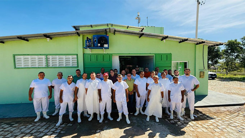 Imagem 1 - Unidade começou a funcionar nesta segunda-feira, 26. “Estamos entregando um abatedouro moderno, seguro e preparado. Cuidamos da estrutura, investimos nos equipamentos e valorizamos quem faz esse trabalho acontecer todos os dias. Esse é o nosso compromisso: com o campo, com a saúde pública e com o povo de Apodi”, diz o prefeito Luis Sabino Neto Imagem 1 - Unidade começou a funcionar nesta segunda-feira, 26. “Estamos entregando um abatedouro moderno, seguro e preparado. Cuidamos da estrutura, investimos nos equipamentos e valorizamos quem faz esse trabalho acontecer todos os dias. Esse é o nosso compromisso: com o campo, com a saúde pública e com o povo de Apodi”, diz o prefeito Luis Sabino Neto