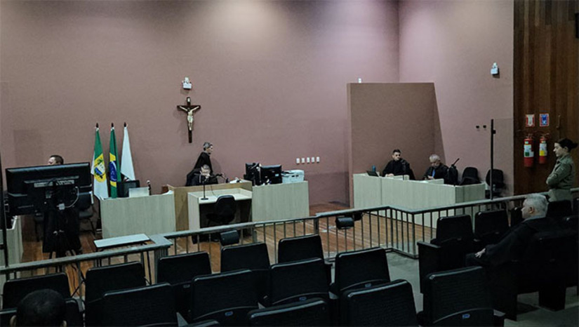 Imagem 1 - O crime aconteceu no dia 24 de agosto de 2013, perto de Jucuri, em Mossoró-RN, mas somente nesta terça-feira, 27 de maio de 2025 é que o réu Geilson de Morais Gois, de 49 anos, foi levado a julgamento popular, sendo condenado a 12 ano e 6 meses de prisão pelo assassinato da amante Dayara Pereira da Silva, à época do crime tinha 20 anos, e também por ocultação de cadáver. Imagem 1 - O crime aconteceu no dia 24 de agosto de 2013, perto de Jucuri, em Mossoró-RN, mas somente nesta terça-feira, 27 de maio de 2025 é que o réu Geilson de Morais Gois, de 49 anos, foi levado a julgamento popular, sendo condenado a 12 ano e 6 meses de prisão pelo assassinato da amante Dayara Pereira da Silva, à época do crime tinha 20 anos, e também por ocultação de cadáver.