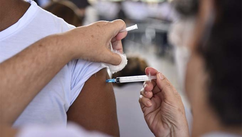 Imagem 1 - A Sesap recomendou aos municípios do Rio Grande do Norte a ampliação da vacinação contra a influenza para toda a população a partir dos 6 meses de idade. A medida, orientada pelo Ministério da Saúde, visa aumentar a cobertura vacinal e reduzir atendimentos e internações durante o período de maior circulação do vírus. O estado é hoje o nono lugar no Brasil em cobertura vacinal do público prioritário, com um percentual de 35,38%. Imagem 1 - A Sesap recomendou aos municípios do Rio Grande do Norte a ampliação da vacinação contra a influenza para toda a população a partir dos 6 meses de idade. A medida, orientada pelo Ministério da Saúde, visa aumentar a cobertura vacinal e reduzir atendimentos e internações durante o período de maior circulação do vírus. O estado é hoje o nono lugar no Brasil em cobertura vacinal do público prioritário, com um percentual de 35,38%.