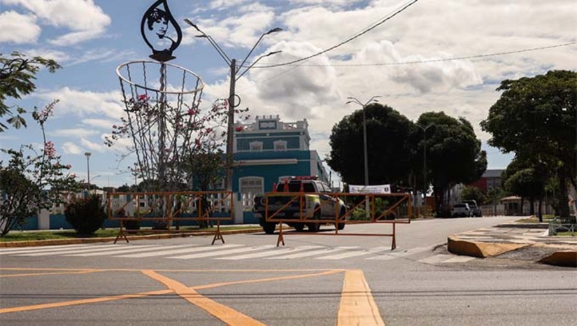 Imagem 1 - A partir de 4 de junho, a interdição no entorno da Estação das Artes, será ampliada, bloqueando também o sentido contrário. Para a abertura oficial, no dia 7 de junho, as vias adjacentes serão fechadas progressivamente a partir de 5 de junho, às 18h. O acesso para carga e descarga será permitido até as 23h59 do dia 6, e no dia 7, apenas moradores poderão circular até as 10h. Comerciantes com carrinhos de venda terão acesso controlado por dois portões específicos. As ações têm como foco garantir a segurança, a organização e a mobilidade em um espaço que receberá milhares de pessoas durante todo o mês de junho. Imagem 1 - A partir de 4 de junho, a interdição no entorno da Estação das Artes, será ampliada, bloqueando também o sentido contrário. Para a abertura oficial, no dia 7 de junho, as vias adjacentes serão fechadas progressivamente a partir de 5 de junho, às 18h. O acesso para carga e descarga será permitido até as 23h59 do dia 6, e no dia 7, apenas moradores poderão circular até as 10h. Comerciantes com carrinhos de venda terão acesso controlado por dois portões específicos. As ações têm como foco garantir a segurança, a organização e a mobilidade em um espaço que receberá milhares de pessoas durante todo o mês de junho.