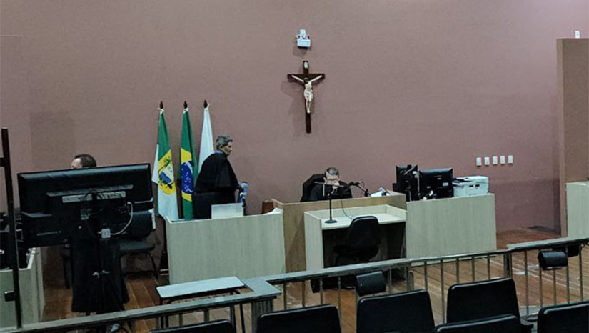 Imagem 1 - A partir das 9 horas desta quarta-feira, 28, Edclei dos Santos, vai está no banco dos réus do Tribunal do Júri Popular para ser julgado por tentar matar os policiais José Fernando da Costa Dias, Magno da Silva e Mário Zan, da Delegacia de Furtos e Roubos (DEFUR), no dia 9 de setembro de 2022, no bairro Alto da Conceição, em Mossoró-RN Imagem 1 - A partir das 9 horas desta quarta-feira, 28, Edclei dos Santos, vai está no banco dos réus do Tribunal do Júri Popular para ser julgado por tentar matar os policiais José Fernando da Costa Dias, Magno da Silva e Mário Zan, da Delegacia de Furtos e Roubos (DEFUR), no dia 9 de setembro de 2022, no bairro Alto da Conceição, em Mossoró-RN