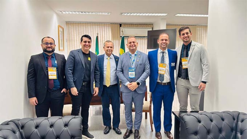 Imagem 1 - A cidade de Apodi celebrou a confirmação de novos recursos federais, conquistados por meio de articulações da gestão municipal junto ao senador Rogério Marinho. Ao todo, foram garantidos R$ 400 mil para infraestrutura urbana, R$ 350 mil para a saúde pública e R$ 120,7 mil para o apoio ao homem do campo. O prefeito destacou que os investimentos são resultado de um trabalho sério e estratégico realizado em Brasília, com o objetivo de buscar melhorias para a população. Imagem 1 - A cidade de Apodi celebrou a confirmação de novos recursos federais, conquistados por meio de articulações da gestão municipal junto ao senador Rogério Marinho. Ao todo, foram garantidos R$ 400 mil para infraestrutura urbana, R$ 350 mil para a saúde pública e R$ 120,7 mil para o apoio ao homem do campo. O prefeito destacou que os investimentos são resultado de um trabalho sério e estratégico realizado em Brasília, com o objetivo de buscar melhorias para a população.