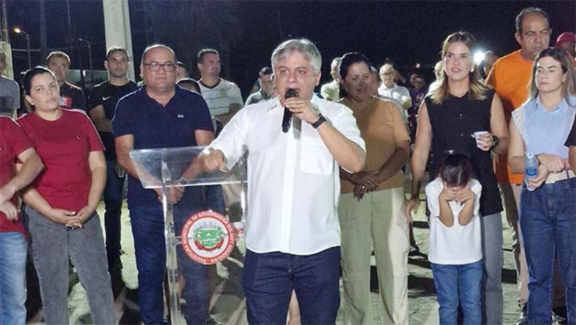 Imagem 1 - A obra contou com investimento de R$ 139.043,31 e tem 1.412,48 metros quadrados de pavimentação, realizando um sonho antigo dos moradores do Projeto Crescer, “Esse é um investimento que não só representa melhoria de vida para os moradores, como também é importante para a valorização dos seus imóveis. Essa valorização já aconteceu em várias outras regiões da cidade em que investimos em pavimentação asfáltica e a paralelepípedo.”, destacou Dr. Artur Vale. Imagem 1 - A obra contou com investimento de R$ 139.043,31 e tem 1.412,48 metros quadrados de pavimentação, realizando um sonho antigo dos moradores do Projeto Crescer, “Esse é um investimento que não só representa melhoria de vida para os moradores, como também é importante para a valorização dos seus imóveis. Essa valorização já aconteceu em várias outras regiões da cidade em que investimos em pavimentação asfáltica e a paralelepípedo.”, destacou Dr. Artur Vale.