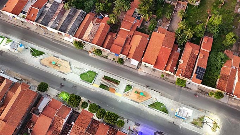 Imagem 1 - Além da inauguração da Praça Francisca Pereira, a prefeita Cinthia Sonale também fará a assinatura das ordens de serviço para a urbanização da Avenida Terezinha Pereira, a Unidade Básica de Saúde (UBS) da Boa Esperança e a entrega oficial do novo ônibus escolar, que irá reforçar o transporte dos estudantes da rede municipal. Outro destaque do evento será o anúncio da aquisição de uma ambulância semi-UTI, garantindo mais segurança e estrutura para o atendimento em saúde de média complexidade aos grossenses. Imagem 1 - Além da inauguração da Praça Francisca Pereira, a prefeita Cinthia Sonale também fará a assinatura das ordens de serviço para a urbanização da Avenida Terezinha Pereira, a Unidade Básica de Saúde (UBS) da Boa Esperança e a entrega oficial do novo ônibus escolar, que irá reforçar o transporte dos estudantes da rede municipal. Outro destaque do evento será o anúncio da aquisição de uma ambulância semi-UTI, garantindo mais segurança e estrutura para o atendimento em saúde de média complexidade aos grossenses.