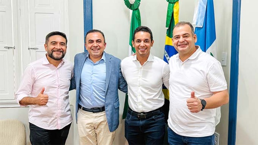 Imagem 1 - Durante a reunião, os gestores discutiram possibilidades de parcerias administrativas e o fortalecimento da gestão pública, com o objetivo de promover melhorias conjuntas nas áreas prioritárias para a população. Além das tratativas institucionais, o Prefeito Sabino e o Vice Ivanildo também receberam, das mãos do Prefeito Allyson, o convite oficial para participar do Mossoró Cidade Junina, a maior festa junina do estado, símbolo da identidade nordestina. Imagem 1 - Durante a reunião, os gestores discutiram possibilidades de parcerias administrativas e o fortalecimento da gestão pública, com o objetivo de promover melhorias conjuntas nas áreas prioritárias para a população. Além das tratativas institucionais, o Prefeito Sabino e o Vice Ivanildo também receberam, das mãos do Prefeito Allyson, o convite oficial para participar do Mossoró Cidade Junina, a maior festa junina do estado, símbolo da identidade nordestina.
