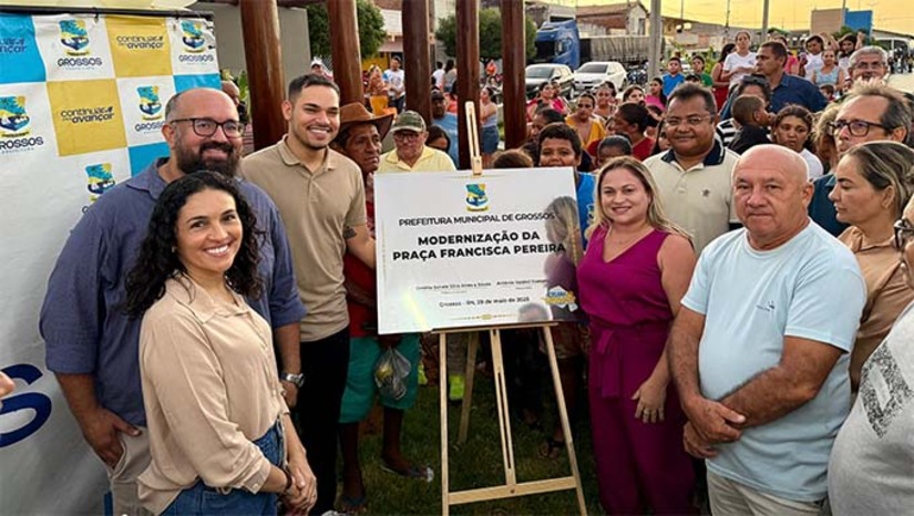 Imagem 1 - A prefeita de Grossos, Cinthia Sonale, inaugurou oficialmente a Praça Francisca Pereira, novo espaço de lazer para a população. Durante o evento, foram assinadas ordens de serviço para a urbanização da Avenida Terezinha Pereira e a construção da UBS do bairro Boa Esperança. Também foram entregues um novo ônibus escolar e anunciado a aquisição de uma ambulância semi-UTI, reforçando o compromisso da gestão com a infraestrutura, saúde e educação do município. Imagem 1 - A prefeita de Grossos, Cinthia Sonale, inaugurou oficialmente a Praça Francisca Pereira, novo espaço de lazer para a população. Durante o evento, foram assinadas ordens de serviço para a urbanização da Avenida Terezinha Pereira e a construção da UBS do bairro Boa Esperança. Também foram entregues um novo ônibus escolar e anunciado a aquisição de uma ambulância semi-UTI, reforçando o compromisso da gestão com a infraestrutura, saúde e educação do município.