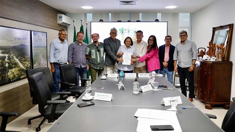 Imagem 1 - O contrato do projeto para contratação de estudos voltados ao aproveitamento das águas do Projeto de Integração do Rio São Francisco (PISF) foi no valor de R$ 25 milhões e terá prazo de execução de 40 meses. A ação conta com a participação do Ministério da Integração e do Desenvolvimento Regional (MIDR). Segundo a governadora Fátima Bezerra, a ação busca ampliar a infraestrutura hídrica potiguar, além de melhorar o monitoramento e a operação integrada dos sistemas de gestão das águas da transposição dentro do RN. Imagem 1 - O contrato do projeto para contratação de estudos voltados ao aproveitamento das águas do Projeto de Integração do Rio São Francisco (PISF) foi no valor de R$ 25 milhões e terá prazo de execução de 40 meses. A ação conta com a participação do Ministério da Integração e do Desenvolvimento Regional (MIDR). Segundo a governadora Fátima Bezerra, a ação busca ampliar a infraestrutura hídrica potiguar, além de melhorar o monitoramento e a operação integrada dos sistemas de gestão das águas da transposição dentro do RN.