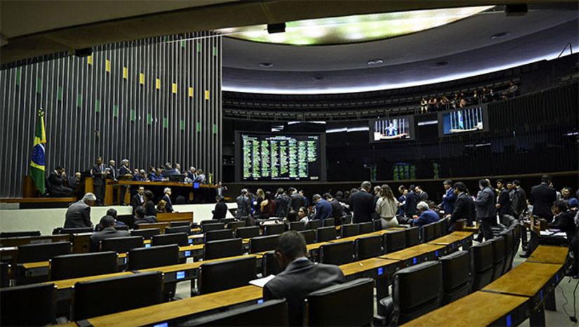 Imagem 1 - A estimativa do Ministério da Fazenda é que apenas a revogação do aumento do IOF gere uma perda de arrecadação de R$ 10 bilhões em 2025. Já o aumento no número de parlamentares dos atuais 513 para 543 a partir da próxima legislatura, deve provocar crescimento de despesas com salários, gabinetes e estrutura legislativa de R$ 95 milhões por ano, considerando o efeito cascata nas assembleias estaduais. Imagem 1 - A estimativa do Ministério da Fazenda é que apenas a revogação do aumento do IOF gere uma perda de arrecadação de R$ 10 bilhões em 2025. Já o aumento no número de parlamentares dos atuais 513 para 543 a partir da próxima legislatura, deve provocar crescimento de despesas com salários, gabinetes e estrutura legislativa de R$ 95 milhões por ano, considerando o efeito cascata nas assembleias estaduais.