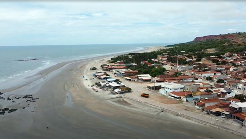 Imagem 1 - A multa dobra de valor a cada 30 dias. O fato aconteceu há cerca de 30 dias na praia de Ponta do Mel, no litoral do município de Areia Branca. A medida da Superintendência do Patrimônio da União (SPU-RN), seguindo determinação da Justiça Federal, tem como objetivo retirar as sete barracas da área da união. O prefeito de Areia Branca, Sousa, disse que está realizando diligências no SPU e na Justiça Federal buscando uma solução. Imagem 1 - A multa dobra de valor a cada 30 dias. O fato aconteceu há cerca de 30 dias na praia de Ponta do Mel, no litoral do município de Areia Branca. A medida da Superintendência do Patrimônio da União (SPU-RN), seguindo determinação da Justiça Federal, tem como objetivo retirar as sete barracas da área da união. O prefeito de Areia Branca, Sousa, disse que está realizando diligências no SPU e na Justiça Federal buscando uma solução.