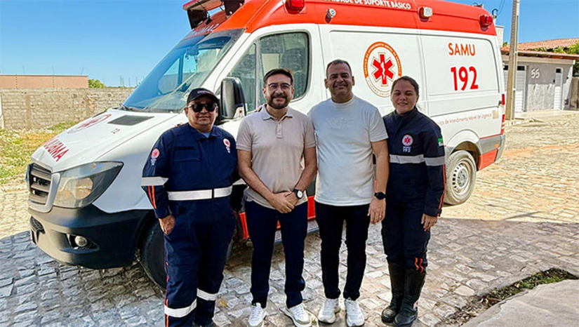 Imagem 1 - O município de Apodi anunciou a chegada de uma ambulância de suporte avançado do SAMU, equipada com médico, enfermeiro e aparelhos de alta complexidade para atender casos graves. A conquista, resultado de articulação entre a gestão municipal e os governos federal e estadual, reforça o compromisso com a saúde pública. Com a nova unidade, Apodi passa a contar com duas ambulâncias do SAMU, ampliando a agilidade e segurança nos atendimentos de urgência e emergência. Imagem 1 - O município de Apodi anunciou a chegada de uma ambulância de suporte avançado do SAMU, equipada com médico, enfermeiro e aparelhos de alta complexidade para atender casos graves. A conquista, resultado de articulação entre a gestão municipal e os governos federal e estadual, reforça o compromisso com a saúde pública. Com a nova unidade, Apodi passa a contar com duas ambulâncias do SAMU, ampliando a agilidade e segurança nos atendimentos de urgência e emergência.