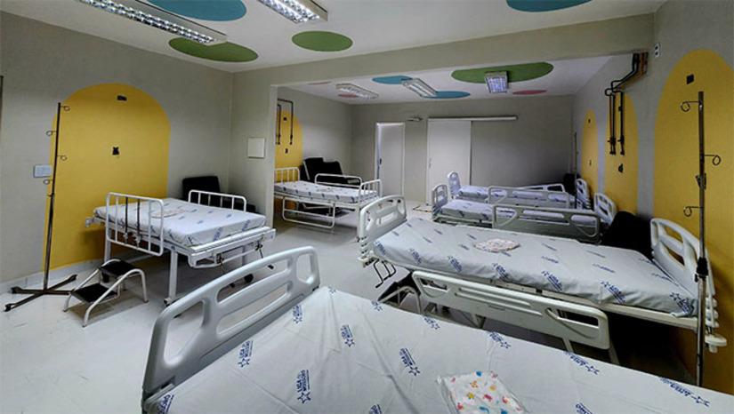 Imagem 1 - A Liga Mossoroense de Estudos e Combate ao Câncer (LMECC) inaugurou nesta terça-feira (15) a primeira etapa de sua nova Ala Pediátrica, com 08 leitos de enfermaria e um leito de isolamento. Até agosto, a unidade ganhará uma UTI Pediátrica com 10 leitos e mais 07 leitos de enfermaria. O projeto foi viabilizado com apoio de empresas e doações da sociedade. Além de ampliar o atendimento, o espaço oferece um ambiente humanizado e lúdico para crianças e adolescentes em tratamento oncológico. Imagem 1 - A Liga Mossoroense de Estudos e Combate ao Câncer (LMECC) inaugurou nesta terça-feira (15) a primeira etapa de sua nova Ala Pediátrica, com 08 leitos de enfermaria e um leito de isolamento. Até agosto, a unidade ganhará uma UTI Pediátrica com 10 leitos e mais 07 leitos de enfermaria. O projeto foi viabilizado com apoio de empresas e doações da sociedade. Além de ampliar o atendimento, o espaço oferece um ambiente humanizado e lúdico para crianças e adolescentes em tratamento oncológico.