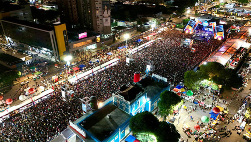 Imagem 1 - A pesquisa é realizada pela Uern desde 2017. O estudo reúne dados sobre o perfil dos turistas, a regionalização do evento, os impactos no comércio local e a viabilidade econômica, evidenciando o impacto do evento no turismo e na circulação de renda — desde a fase pré-festa, durante o Pingo da Mei Dia, que marca a abertura oficial do São João, até o encerramento com o Boca da Noite. Imagem 1 - A pesquisa é realizada pela Uern desde 2017. O estudo reúne dados sobre o perfil dos turistas, a regionalização do evento, os impactos no comércio local e a viabilidade econômica, evidenciando o impacto do evento no turismo e na circulação de renda — desde a fase pré-festa, durante o Pingo da Mei Dia, que marca a abertura oficial do São João, até o encerramento com o Boca da Noite.