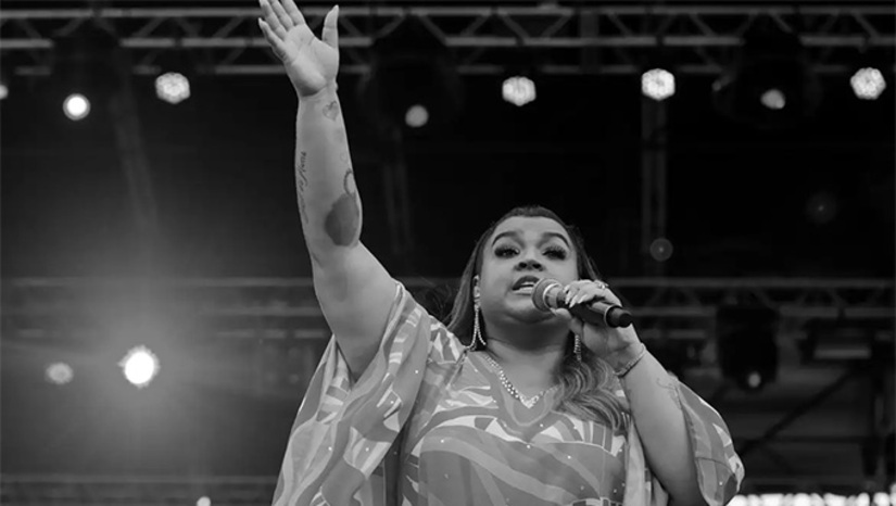 Imagem 1 -  “É com tristeza que informamos o falecimento de Preta Maria Gadelha Gil Moreira, em Nova Iorque, onde estamos neste momento cuidando dos procedimentos para sua repatriação ao Brasil. Pedimos a compreensão de tantos queridos amigos, fãs e profissionais da imprensa enquanto atravessamos esse momento difícil em família. Assim que possível, divulgaremos informações sobre as despedidas”, disse a nota, publicada no perfil do seu pai, o também músico Gilberto Gil.