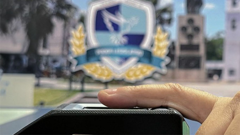 Imagem 1 -  A Câmara Municipal de Mossoró ampliou o atendimento para emissão da nova Carteira de Identidade Nacional (CIN), que agora funciona de segunda a sexta-feira, das 8h às 13h, na sede da instituição. O agendamento passou a ser feito exclusivamente on-line, pelo site documentocidadao.mossoro.rn.leg.br, garantindo mais comodidade ao cidadão. São ofertadas 50 vagas semanais, sendo 30% reservadas para pessoas com deficiência.
