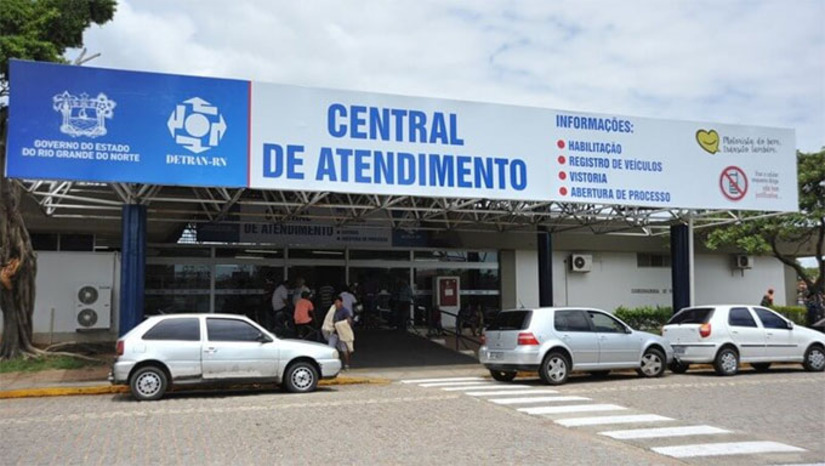 Imagem 1 -  A decisão foi tomada após uma reunião  entre a comissão de servidores, representantes do Governo do Estado e o Sindicato dos Servidores Públicos da Administração Indireta do RN (Sinai-RN), realizada na sede da Governadoria, em Natal. A categoria apresenta uma série de reivindicações, com destaque para a busca por autonomia administrativa e financeira da autarquia e o fim das terceirizações. 