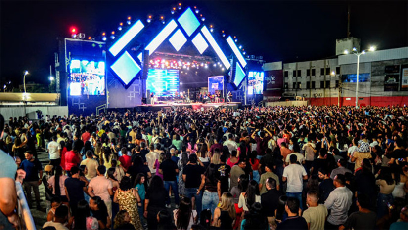 Imagem 1 -  O maior evento de cultura gospel do Rio Grande do Norte, que neste ano foi ampliado para cinco dias, entra na sua segunda semana com atrações que contemplam todos os públicos: da criança ao idoso.  Na Estação das Artes Poeta Elizeu Ventania, os grandes shows de música começam a partir das 17h. As apresentações são de Cícero Oliveira; Thalles Roberto; Eli Soares; Paulo César Baruk; Sal & Luz Music.