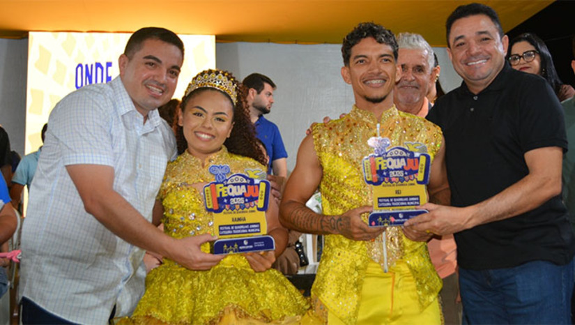 Imagem 1 - Com a Arena das Quadrilhas novamente lotada, o público prestigiou mais uma sequência de apresentações marcadas por criatividade, talento e muito brilho. O prefeito Kênio Azevedo também acompanhou a noite e destacou o entusiasmo e a organização: “Serra do Mel vive um momento de celebração da cultura e do talento do nosso povo. Estamos entregando um evento feito com dedicação e amor”. Imagem 1 - Com a Arena das Quadrilhas novamente lotada, o público prestigiou mais uma sequência de apresentações marcadas por criatividade, talento e muito brilho. O prefeito Kênio Azevedo também acompanhou a noite e destacou o entusiasmo e a organização: “Serra do Mel vive um momento de celebração da cultura e do talento do nosso povo. Estamos entregando um evento feito com dedicação e amor”.