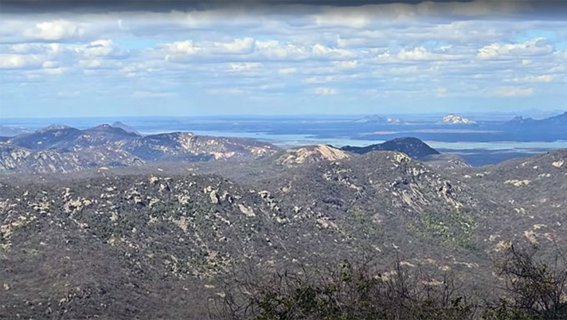   "Mas, para isso, é preciso o Governo Federal abandonar improvisos e avançar em direção a uma política pública sólida e confiável. Se quisermos protagonismo, concessões devem ser condicionadas a compromissos de investimento real, processamento local e integração às cadeias produtivas nacionais. Mais que extrair, é preciso refinar, industrializar e inovar no Brasil", destaca Jean Paul Prates