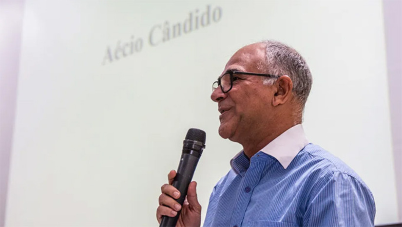 Imagem 1 - No caso, a reivindicação de justiça tem duas faces: por um lado, questiona-se o valor do aluguel das terras; por outro, questiona-se a sustentabilidade ambiental do próprio empreendimento. Até bem pouco tempo, a energia eólica era vista como energia limpa, alternativa respeitável de diversificação da matriz energética, mas agora, para alguns grupos ligados aos movimentos sociais, não é mais. Imagem 1 - No caso, a reivindicação de justiça tem duas faces: por um lado, questiona-se o valor do aluguel das terras; por outro, questiona-se a sustentabilidade ambiental do próprio empreendimento. Até bem pouco tempo, a energia eólica era vista como energia limpa, alternativa respeitável de diversificação da matriz energética, mas agora, para alguns grupos ligados aos movimentos sociais, não é mais.