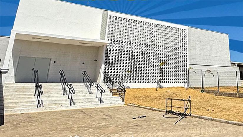 Imagem 1 - O projeto, com um investimento de R$ 15 milhões, visa ampliar as oportunidades educacionais e de desenvolvimento para os jovens da cidade e região. O Instituto de Educação do Rio Grande do Norte (IERN) de Umarizal está em processo de integração ao Instituto Federal do Rio Grande do Norte (IFRN). Em julho, uma ordem de Serviço foi assinada para a ampliação do futuro Campus Umarizal do IFRN, e, de acordo com as previsões do governo, as atividades no novo campus devem começar ainda este ano. Imagem 1 - O projeto, com um investimento de R$ 15 milhões, visa ampliar as oportunidades educacionais e de desenvolvimento para os jovens da cidade e região. O Instituto de Educação do Rio Grande do Norte (IERN) de Umarizal está em processo de integração ao Instituto Federal do Rio Grande do Norte (IFRN). Em julho, uma ordem de Serviço foi assinada para a ampliação do futuro Campus Umarizal do IFRN, e, de acordo com as previsões do governo, as atividades no novo campus devem começar ainda este ano.