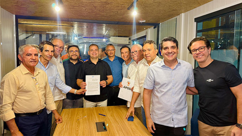 Imagem 1 - Com investimento de cerca de R$ 1,2 milhão, a Loja do Empreendedor foi construída para ser um espaço moderno, acessível, sustentável e inovador, oferecendo capacitações, orientações e estímulo ao empreendedorismo local. Na ocasião, a Prefeitura e o SEBRAE/RN assinaram um Acordo de Cooperação Técnica e Financeira no valor de quase R$ 800 mil, sendo R$ 258 mil da Prefeitura e mais de R$ 526 mil subsidiados pelo SEBRAE. Segundo Sabino, o acordo terá duração inicial de dois anos e beneficiará diretamente produtores rurais, agricultores familiares, agroindústrias, comerciantes do Mercado Central, da Feira Livre e empreendedores do setor de turismo. Imagem 1 - Com investimento de cerca de R$ 1,2 milhão, a Loja do Empreendedor foi construída para ser um espaço moderno, acessível, sustentável e inovador, oferecendo capacitações, orientações e estímulo ao empreendedorismo local. Na ocasião, a Prefeitura e o SEBRAE/RN assinaram um Acordo de Cooperação Técnica e Financeira no valor de quase R$ 800 mil, sendo R$ 258 mil da Prefeitura e mais de R$ 526 mil subsidiados pelo SEBRAE. Segundo Sabino, o acordo terá duração inicial de dois anos e beneficiará diretamente produtores rurais, agricultores familiares, agroindústrias, comerciantes do Mercado Central, da Feira Livre e empreendedores do setor de turismo.