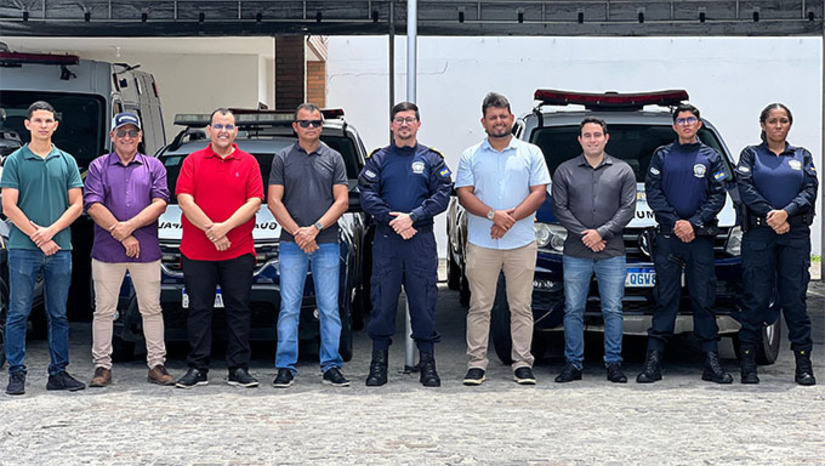 Imagem 1 - O objetivo da visita foi conhecer de perto o sistema de segurança pública e tecnologia implementado na cidade, considerado referência no RN. Atualmente, Upanema já conta com um sistema de monitoramento por meio de aproximadamente 30 câmeras distribuídas em diferentes pontos da cidade, em apoio às forças de segurança. A expectativa, com a troca de experiências, é aprimorar o modelo e expandir a eficiência do serviço no município. Imagem 1 - O objetivo da visita foi conhecer de perto o sistema de segurança pública e tecnologia implementado na cidade, considerado referência no RN. Atualmente, Upanema já conta com um sistema de monitoramento por meio de aproximadamente 30 câmeras distribuídas em diferentes pontos da cidade, em apoio às forças de segurança. A expectativa, com a troca de experiências, é aprimorar o modelo e expandir a eficiência do serviço no município.
