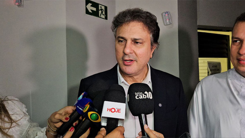   A declaração do ministro da Educação, Camilo Santana, foi durante a Assembléia Universitária da UFERSA na noite desta sexta-feira, 29, em Mossoró. Ele também não descartou a possibilidade do Governo Federal ampliar a UFERSA construindo um Hospital Universitário, o que vem a consolidar o Curso de Medicina e preencher uma necessidade da região Oeste do RN em saúde.