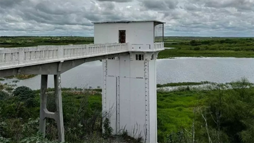 Imagem 1 - De acordo com o relatório atualizado do Instituto de Gestão das Águas do Rio Grande do Norte (Igarn), 11 reservatórios do estado permanecem em volume crítico, com menos de 10% da capacidade. Entre eles estão Itans (Caicó), praticamente seco com apenas 0,17%, Passagem das Traíras (São José do Seridó), com 0,03%, e Lulu Pinto (Luís Gomes), com 1,78%. O Igarn reforça que a situação exige atenção, sobretudo em regiões onde os mananciais seguem abaixo do nível ideal para garantir o abastecimento. Imagem 1 - De acordo com o relatório atualizado do Instituto de Gestão das Águas do Rio Grande do Norte (Igarn), 11 reservatórios do estado permanecem em volume crítico, com menos de 10% da capacidade. Entre eles estão Itans (Caicó), praticamente seco com apenas 0,17%, Passagem das Traíras (São José do Seridó), com 0,03%, e Lulu Pinto (Luís Gomes), com 1,78%. O Igarn reforça que a situação exige atenção, sobretudo em regiões onde os mananciais seguem abaixo do nível ideal para garantir o abastecimento.